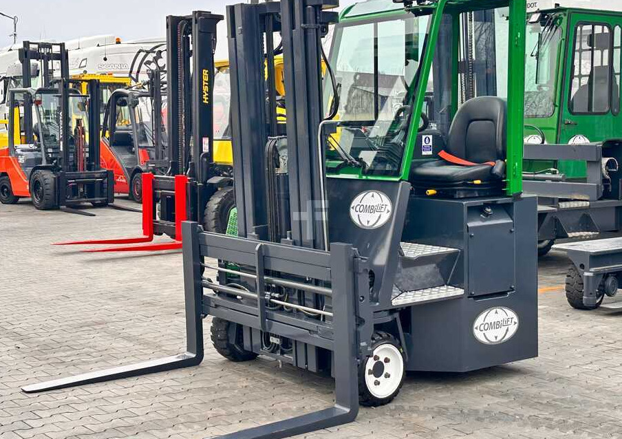 Combilift C2500CB / TRIPLEX / DIESEL / 4900MM / FREE LIFT / POSITIONER 1720MM / LIKE NEW - משאית הגעה ב-4 דרכים: תמונה 1 Combilift C2500CB / TRIPLEX / DIESEL / 4900MM / FREE LIFT / POSITIONER 1720MM / LIKE NEW - משאית הגעה ב-4 דרכים: תמונה 1