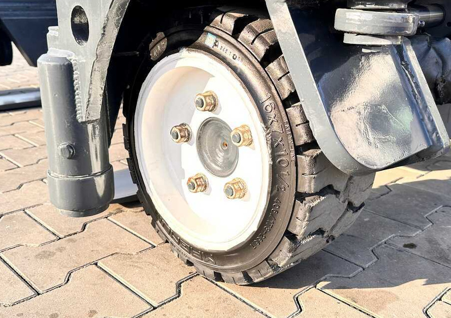 Combilift C3000 / DUPLEX / 4100MM / LPG / FREE LIFT / LIKE NEW - משאית הגעה ב-4 דרכים: תמונה 4 Combilift C3000 / DUPLEX / 4100MM / LPG / FREE LIFT / LIKE NEW - משאית הגעה ב-4 דרכים: תמונה 4