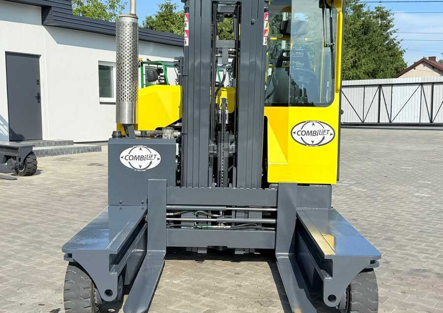 Combilift C3000 / GAS / TRIPLEX - 4900MM / ONLY 1537 HOURS / FORK POSITIONER / CABIN / LIKE NEW - משאית הגעה ב-4 דרכים: תמונה 5 Combilift C3000 / GAS / TRIPLEX - 4900MM / ONLY 1537 HOURS / FORK POSITIONER / CABIN / LIKE NEW - משאית הגעה ב-4 דרכים: תמונה 5