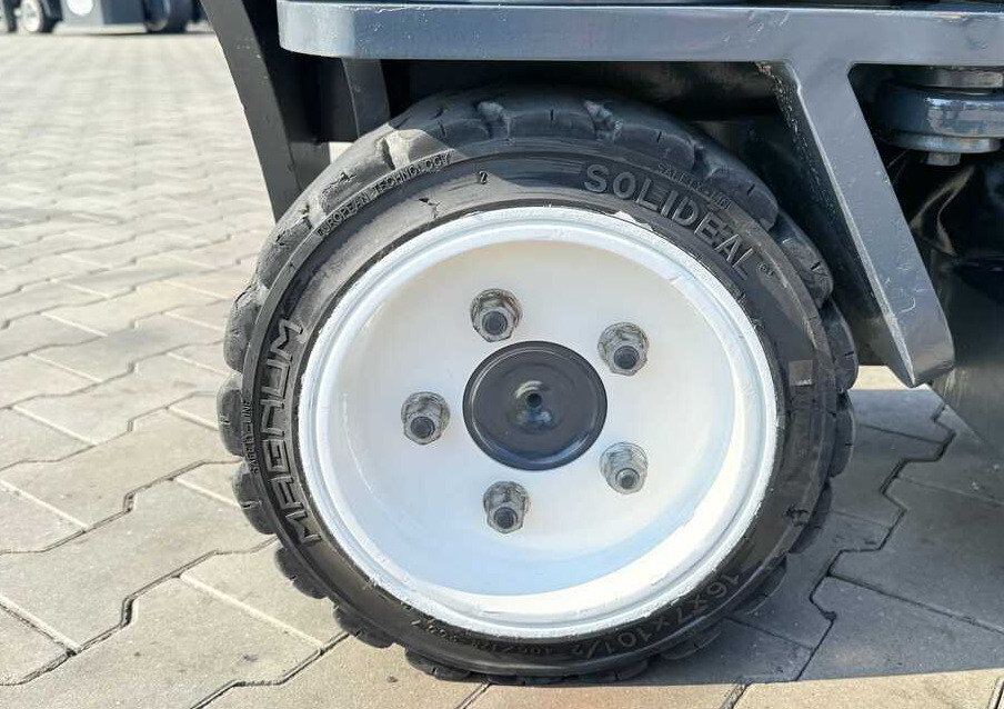 Combilift C3000 / GAS / TRIPLEX - 4900MM / ONLY 1537 HOURS / FORK POSITIONER / CABIN / LIKE NEW - משאית הגעה ב-4 דרכים: תמונה 3 Combilift C3000 / GAS / TRIPLEX - 4900MM / ONLY 1537 HOURS / FORK POSITIONER / CABIN / LIKE NEW - משאית הגעה ב-4 דרכים: תמונה 3