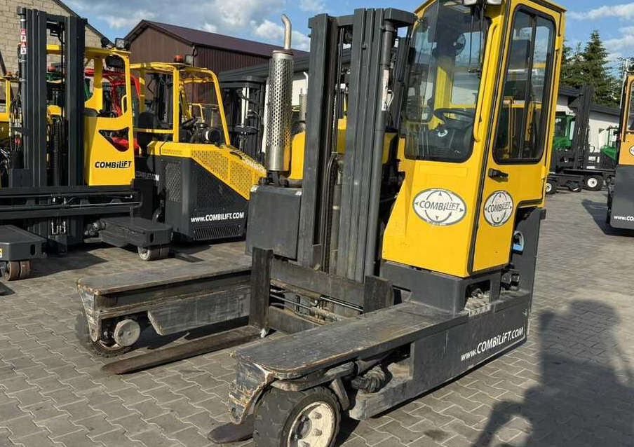 Combilift C3000 / ONLY 1510 HOURS / GAS / TRIPLEX 4900 / LIKE NEW - משאית הגעה ב-4 דרכים: תמונה 1 Combilift C3000 / ONLY 1510 HOURS / GAS / TRIPLEX 4900 / LIKE NEW - משאית הגעה ב-4 דרכים: תמונה 1