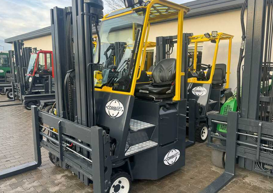 Combilift C3000CB -DIESEL- Only 6117 hours - משאית הגעה ב-4 דרכים: תמונה 1 Combilift C3000CB -DIESEL- Only 6117 hours - משאית הגעה ב-4 דרכים: תמונה 1