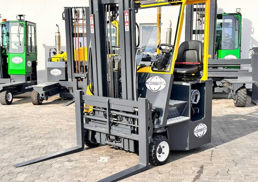 Combilift C3000CB / GAS / TRIPLEX / 4900MM / FREE LIFT / FORK POSITIONER / SIC3000CB / GAS / TRIPLEX / 4900MM / FREE LIFT / FORK POSITIONER / SIDE SHIFT / LIKE NEWDE SHIFT / LIKE NEW - משאית הגעה ב-4 דרכים: תמונה 3 Combilift C3000CB / GAS / TRIPLEX / 4900MM / FREE LIFT / FORK POSITIONER / SIC3000CB / GAS / TRIPLEX / 4900MM / FREE LIFT / FORK POSITIONER / SIDE SHIFT / LIKE NEWDE SHIFT / LIKE NEW - משאית הגעה ב-4 דרכים: תמונה 3
