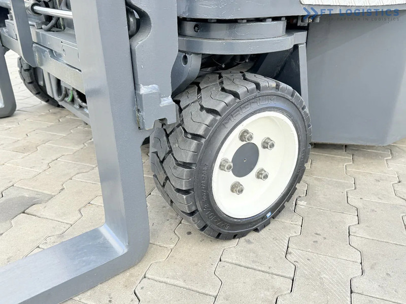 Combilift C3000CB / GAS / TRIPLEX 4900MM / FREE LIFT / FORK POSITIONER / SIDE SHIFT / EXCELLENT CONDITION / Wide range of four-way and sid - משאית הגעה ב-4 דרכים: תמונה 4 Combilift C3000CB / GAS / TRIPLEX 4900MM / FREE LIFT / FORK POSITIONER / SIDE SHIFT / EXCELLENT CONDITION / Wide range of four-way and sid - משאית הגעה ב-4 דרכים: תמונה 4