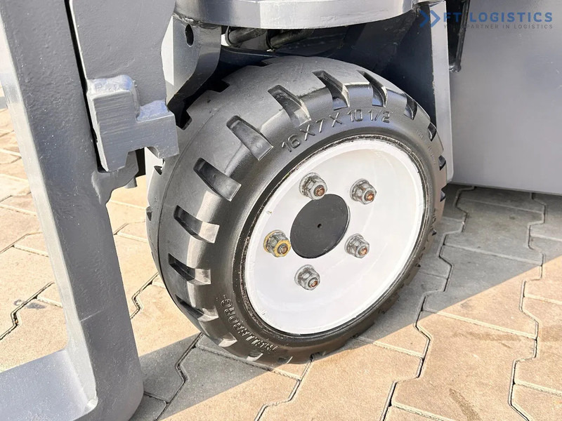 משאית הגעה ב-4 דרכים Combilift C3000CB / LPG / TRIPLEX / 4900MM / FREE LIFT / POSITIONER / LIKE NEW C3000CB / LPG / TRIPLEX / 4900MM / FREE LIFT / POSITIONER /: תמונה 7 משאית הגעה ב-4 דרכים Combilift C3000CB / LPG / TRIPLEX / 4900MM / FREE LIFT / POSITIONER / LIKE NEW C3000CB / LPG / TRIPLEX / 4900MM / FREE LIFT / POSITIONER /: תמונה 7