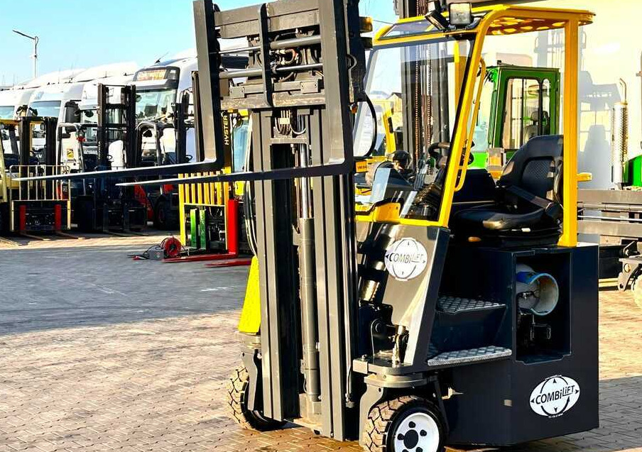 Combilift C3000CB / LPG / TRIPLEX - 4900MM / LPG / FREE LIFT / POSITIONER / FORK SIDE SHIFT / ONLY 7454 MTH / LIKE NEW - משאית הגעה ב-4 דרכים: תמונה 1 Combilift C3000CB / LPG / TRIPLEX - 4900MM / LPG / FREE LIFT / POSITIONER / FORK SIDE SHIFT / ONLY 7454 MTH / LIKE NEW - משאית הגעה ב-4 דרכים: תמונה 1