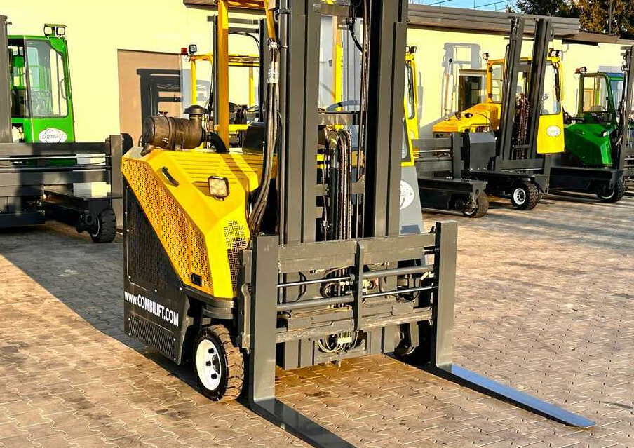 Combilift C3000CB / LPG / TRIPLEX - 4900MM / LPG / FREE LIFT / POSITIONER / FORK SIDE SHIFT / ONLY 7454 MTH / LIKE NEW - משאית הגעה ב-4 דרכים: תמונה 4 Combilift C3000CB / LPG / TRIPLEX - 4900MM / LPG / FREE LIFT / POSITIONER / FORK SIDE SHIFT / ONLY 7454 MTH / LIKE NEW - משאית הגעה ב-4 דרכים: תמונה 4