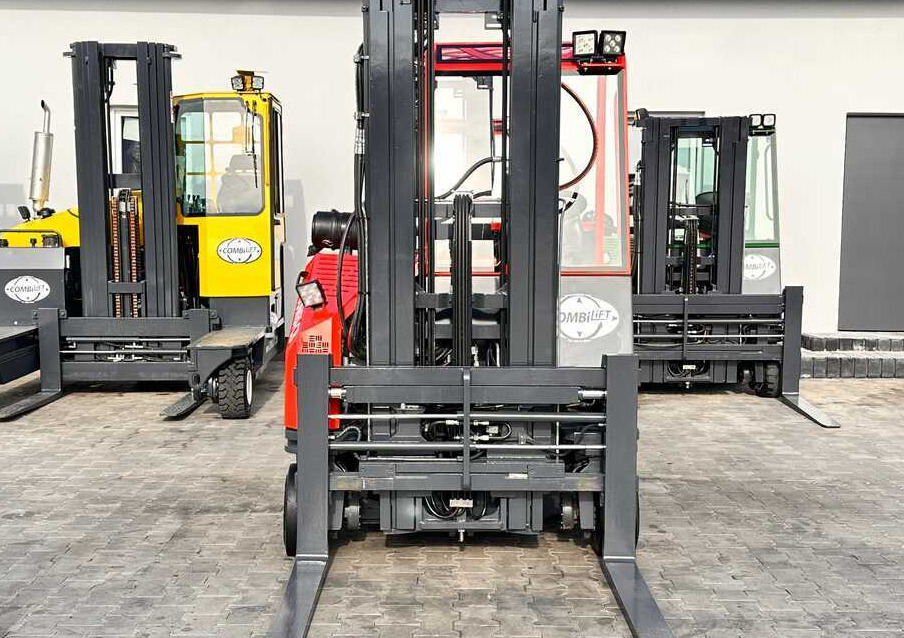 Combilift C3000CB / LPG / TRIPLEX / 5500MM / FREE LIFT / SIDE SHIFT + FORK POSITIONER / LIKE NEW - משאית הגעה ב-4 דרכים: תמונה 3 Combilift C3000CB / LPG / TRIPLEX / 5500MM / FREE LIFT / SIDE SHIFT + FORK POSITIONER / LIKE NEW - משאית הגעה ב-4 דרכים: תמונה 3