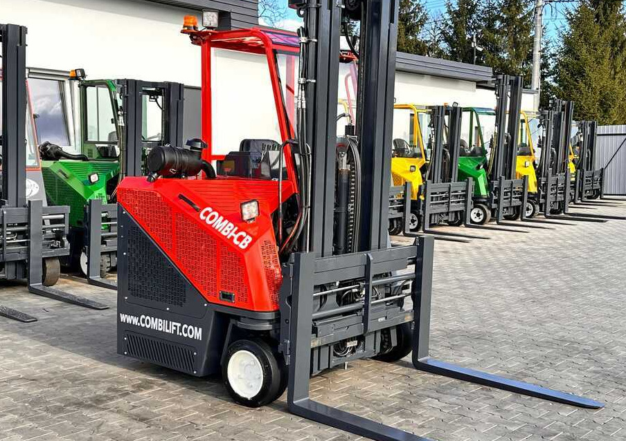 Combilift C3000CB / LPG / TRIPLEX / 5500MM / FREE LIFT / SIDE SHIFT + FORK POSITIONER / LIKE NEW - משאית הגעה ב-4 דרכים: תמונה 4 Combilift C3000CB / LPG / TRIPLEX / 5500MM / FREE LIFT / SIDE SHIFT + FORK POSITIONER / LIKE NEW - משאית הגעה ב-4 דרכים: תמונה 4