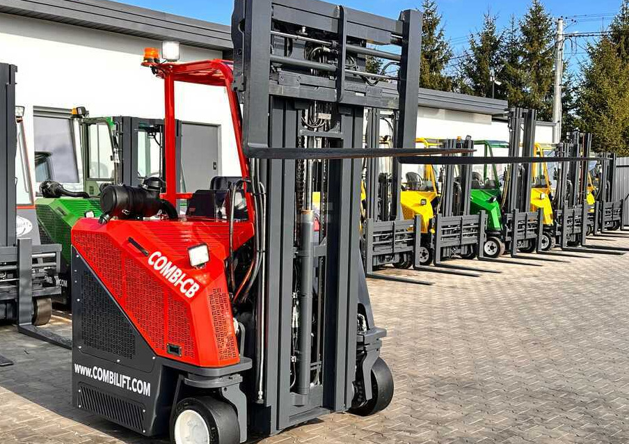 Combilift C3000CB / LPG / TRIPLEX / 5500MM / FREE LIFT / SIDE SHIFT + FORK POSITIONER / LIKE NEW - משאית הגעה ב-4 דרכים: תמונה 3 Combilift C3000CB / LPG / TRIPLEX / 5500MM / FREE LIFT / SIDE SHIFT + FORK POSITIONER / LIKE NEW - משאית הגעה ב-4 דרכים: תמונה 3