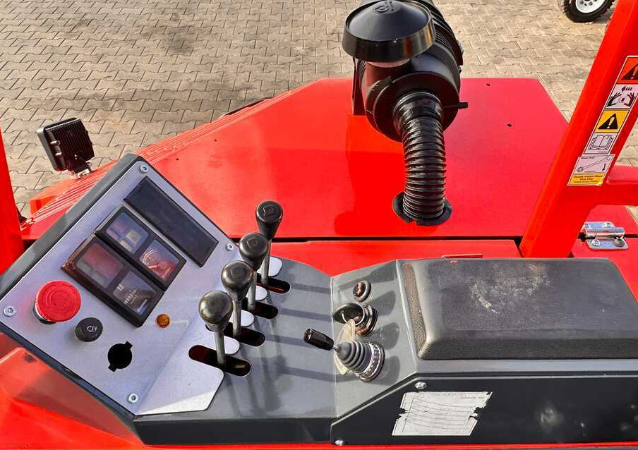 הַחכָּרָה  Combilift C3000CB / LPG / TRIPLEX / 5500MM / FREE LIFT / SIDE SHIFT + FORK POSITIONER / LIKE NEW Combilift C3000CB / LPG / TRIPLEX / 5500MM / FREE LIFT / SIDE SHIFT + FORK POSITIONER / LIKE NEW: תמונה 13