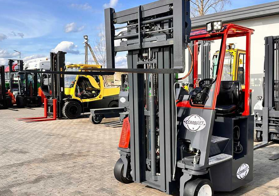 הַחכָּרָה  Combilift C3000CB / LPG / TRIPLEX / 5500MM / FREE LIFT / SIDE SHIFT + FORK POSITIONER / LIKE NEW Combilift C3000CB / LPG / TRIPLEX / 5500MM / FREE LIFT / SIDE SHIFT + FORK POSITIONER / LIKE NEW: תמונה 21