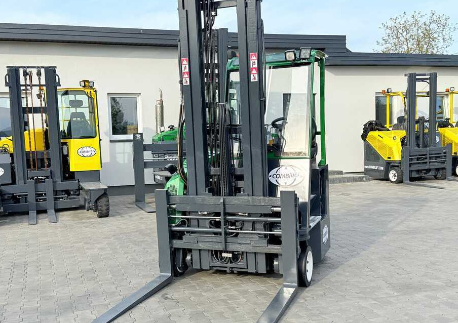 Combilift C3000CB / LPG / TRIPLEX – 6500MM / FREE LIFT / FORK POSITIONER / SIDE SHIFT / EXCELLENT CONDITION - משאית הגעה ב-4 דרכים: תמונה 3 Combilift C3000CB / LPG / TRIPLEX – 6500MM / FREE LIFT / FORK POSITIONER / SIDE SHIFT / EXCELLENT CONDITION - משאית הגעה ב-4 דרכים: תמונה 3