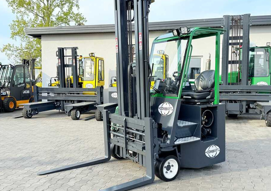 Combilift C3000CB / LPG / TRIPLEX – 6500MM / FREE LIFT / FORK POSITIONER / SIDE SHIFT / EXCELLENT CONDITION - משאית הגעה ב-4 דרכים: תמונה 2 Combilift C3000CB / LPG / TRIPLEX – 6500MM / FREE LIFT / FORK POSITIONER / SIDE SHIFT / EXCELLENT CONDITION - משאית הגעה ב-4 דרכים: תמונה 2