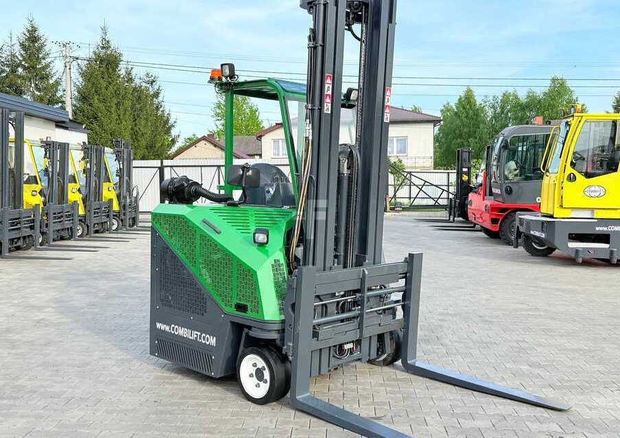 Combilift C3000CB / LPG / TRIPLEX – 6500MM / FREE LIFT / FORK POSITIONER / SIDE SHIFT / EXCELLENT CONDITION - משאית הגעה ב-4 דרכים: תמונה 5 Combilift C3000CB / LPG / TRIPLEX – 6500MM / FREE LIFT / FORK POSITIONER / SIDE SHIFT / EXCELLENT CONDITION - משאית הגעה ב-4 דרכים: תמונה 5