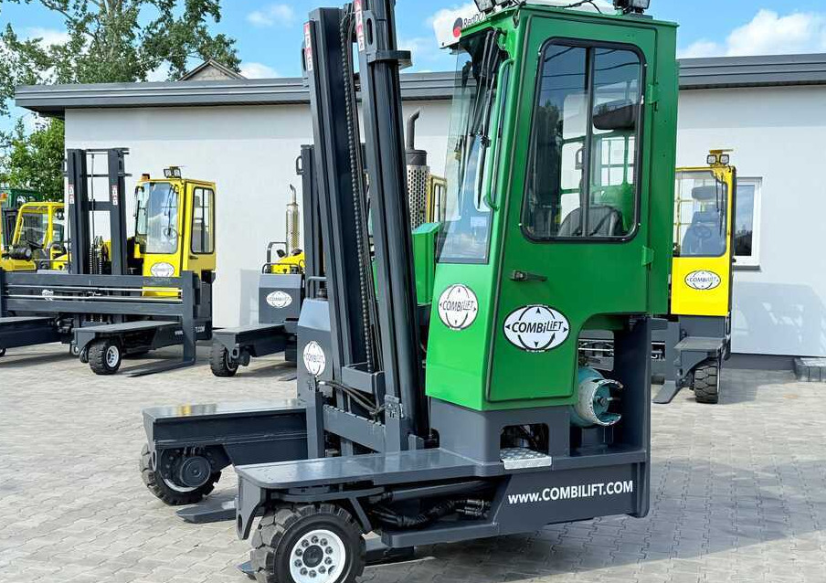 Combilift C3500 / DUPLEX 4100MM / GAS / EXTENDABLE FORKS / CABIN / HEATING + AIR CONDITIONING / LIKE NEW - משאית הגעה ב-4 דרכים: תמונה 3 Combilift C3500 / DUPLEX 4100MM / GAS / EXTENDABLE FORKS / CABIN / HEATING + AIR CONDITIONING / LIKE NEW - משאית הגעה ב-4 דרכים: תמונה 3