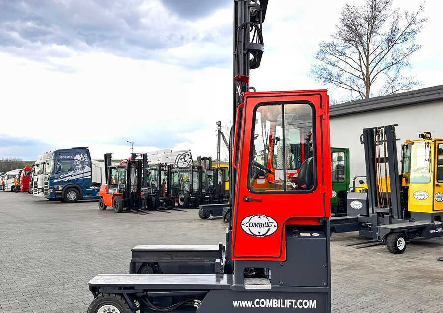 Combilift C4000 / DIESEL / TRIPLEX / 8400MM / FREE LIFT / SIDESHIFT / LIKE NEW - משאית הגעה ב-4 דרכים: תמונה 2 Combilift C4000 / DIESEL / TRIPLEX / 8400MM / FREE LIFT / SIDESHIFT / LIKE NEW - משאית הגעה ב-4 דרכים: תמונה 2