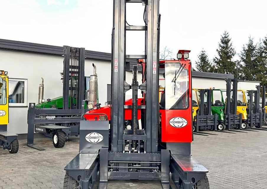 Combilift C4000 / DIESEL / TRIPLEX / 8400MM / FREE LIFT / SIDESHIFT / LIKE NEW - משאית הגעה ב-4 דרכים: תמונה 4 Combilift C4000 / DIESEL / TRIPLEX / 8400MM / FREE LIFT / SIDESHIFT / LIKE NEW - משאית הגעה ב-4 דרכים: תמונה 4