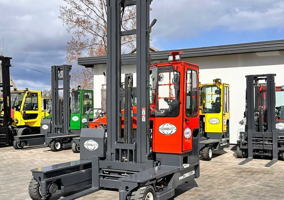 Combilift C4000 / DIESEL / TRIPLEX / 8400MM / FREE LIFT / SIDESHIFT / LIKE NEW - משאית הגעה ב-4 דרכים: תמונה 4 Combilift C4000 / DIESEL / TRIPLEX / 8400MM / FREE LIFT / SIDESHIFT / LIKE NEW - משאית הגעה ב-4 דרכים: תמונה 4