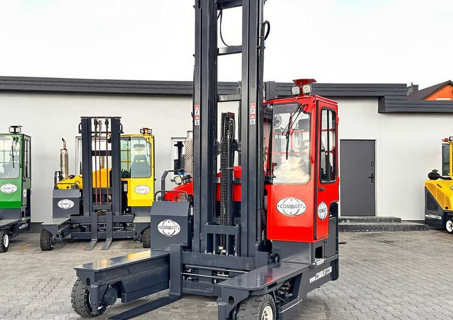 Combilift C4000 / DIESEL / TRIPLEX / 8400MM / FREE LIFT / SIDESHIFT / LIKE NEW - משאית הגעה ב-4 דרכים: תמונה 3 Combilift C4000 / DIESEL / TRIPLEX / 8400MM / FREE LIFT / SIDESHIFT / LIKE NEW - משאית הגעה ב-4 דרכים: תמונה 3