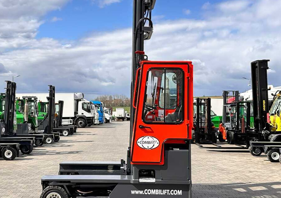 Combilift C4000 / DIESEL / TRIPLEX / 8400MM / FREE LIFT / SIDESHIFT / LIKE NEW - משאית הגעה ב-4 דרכים: תמונה 2 Combilift C4000 / DIESEL / TRIPLEX / 8400MM / FREE LIFT / SIDESHIFT / LIKE NEW - משאית הגעה ב-4 דרכים: תמונה 2