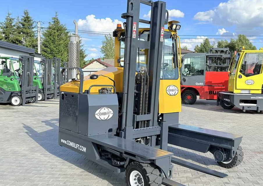 Combilift C4000 / GAS / DUPLEX - 4100MM / SIDE SHIFT / FREE LIFT / FULL HEATED CABIN / ONLY 4223 HOURS / CONDITION – LIKE NEW! - משאית הגעה ב-4 דרכים: תמונה 4 Combilift C4000 / GAS / DUPLEX - 4100MM / SIDE SHIFT / FREE LIFT / FULL HEATED CABIN / ONLY 4223 HOURS / CONDITION – LIKE NEW! - משאית הגעה ב-4 דרכים: תמונה 4