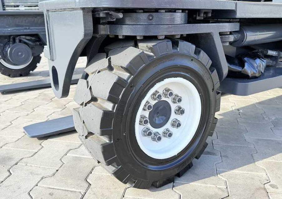 Combilift C4000 / GAS / DUPLEX - 4100MM / SIDE SHIFT / FREE LIFT / FULL HEATED CABIN / ONLY 4223 HOURS / CONDITION – LIKE NEW! - משאית הגעה ב-4 דרכים: תמונה 3 Combilift C4000 / GAS / DUPLEX - 4100MM / SIDE SHIFT / FREE LIFT / FULL HEATED CABIN / ONLY 4223 HOURS / CONDITION – LIKE NEW! - משאית הגעה ב-4 דרכים: תמונה 3