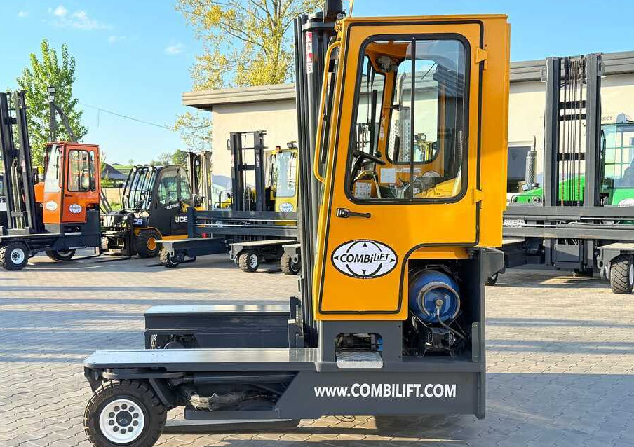 Combilift C4000 / GAS / TRIPLEX – 5600MM / FREE LIFT / FORK SIDESHIFT / LIKE NEW - משאית הגעה ב-4 דרכים: תמונה 5 Combilift C4000 / GAS / TRIPLEX – 5600MM / FREE LIFT / FORK SIDESHIFT / LIKE NEW - משאית הגעה ב-4 דרכים: תמונה 5