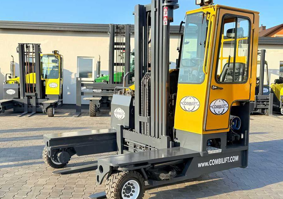 Combilift C4000 / GAS / TRIPLEX – 5600MM / FREE LIFT / FORK SIDESHIFT / LIKE NEW - משאית הגעה ב-4 דרכים: תמונה 1 Combilift C4000 / GAS / TRIPLEX – 5600MM / FREE LIFT / FORK SIDESHIFT / LIKE NEW - משאית הגעה ב-4 דרכים: תמונה 1