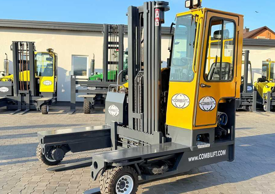 Combilift C4000 / GAS / TRIPLEX – 5600MM / FREE LIFT / FORK SIDESHIFT / LIKE NEW - משאית הגעה ב-4 דרכים: תמונה 2 Combilift C4000 / GAS / TRIPLEX – 5600MM / FREE LIFT / FORK SIDESHIFT / LIKE NEW - משאית הגעה ב-4 דרכים: תמונה 2