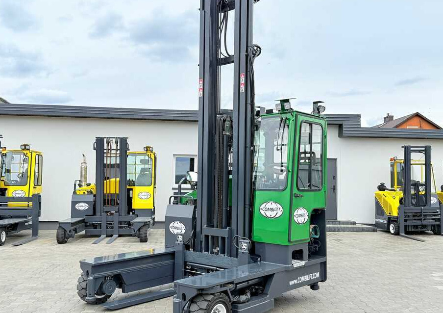 Combilift C4000 / GAS / TRIPLEX - 9300MM / FREE-LIFT / POSITIONER / LIKE NEW - משאית הגעה ב-4 דרכים: תמונה 1 Combilift C4000 / GAS / TRIPLEX - 9300MM / FREE-LIFT / POSITIONER / LIKE NEW - משאית הגעה ב-4 דרכים: תמונה 1