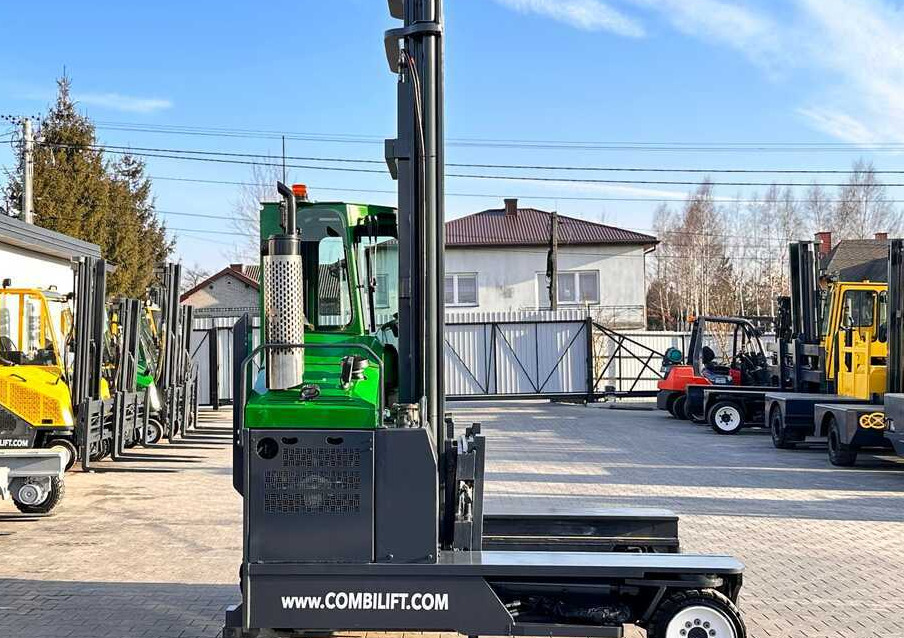 Combilift C4000 / LPG / DUPLEX / LIFTING HEIGHT 550CM / FREE LIFT / LIKE NEW - משאית הגעה ב-4 דרכים: תמונה 5 Combilift C4000 / LPG / DUPLEX / LIFTING HEIGHT 550CM / FREE LIFT / LIKE NEW - משאית הגעה ב-4 דרכים: תמונה 5