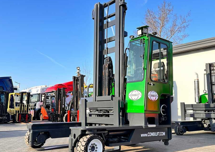 Combilift C4000 / LPG / DUPLEX / LIFTING HEIGHT 550CM / FREE LIFT / LIKE NEW - משאית הגעה ב-4 דרכים: תמונה 3 Combilift C4000 / LPG / DUPLEX / LIFTING HEIGHT 550CM / FREE LIFT / LIKE NEW - משאית הגעה ב-4 דרכים: תמונה 3