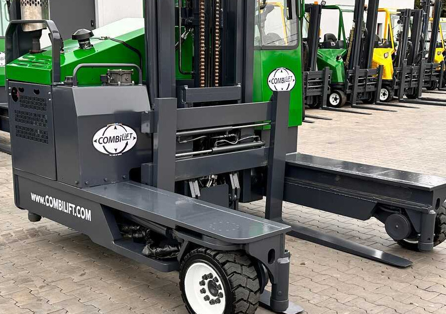 Combilift C4000 / LPG / DUPLEX / LIFTING HEIGHT 550CM / FREE LIFT / LIKE NEW - משאית הגעה ב-4 דרכים: תמונה 4 Combilift C4000 / LPG / DUPLEX / LIFTING HEIGHT 550CM / FREE LIFT / LIKE NEW - משאית הגעה ב-4 דרכים: תמונה 4