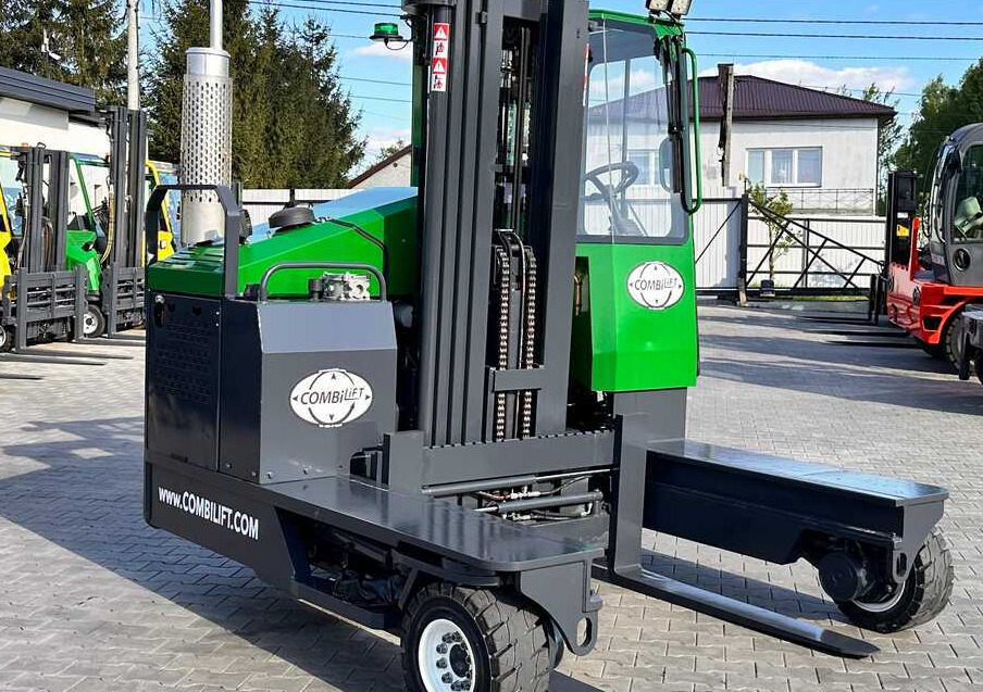 Combilift C4000 / TRIPLEX / 4900MM / GAS / FREE LIFT / FORK SIDE SHIFT / LIKE NEW - משאית הגעה ב-4 דרכים: תמונה 4 Combilift C4000 / TRIPLEX / 4900MM / GAS / FREE LIFT / FORK SIDE SHIFT / LIKE NEW - משאית הגעה ב-4 דרכים: תמונה 4