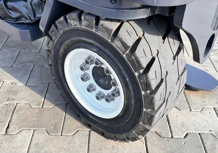 Combilift C4000 / TRIPLEX / 4900MM / GAS / FREE LIFT / FORK SIDE SHIFT / LIKE NEW - משאית הגעה ב-4 דרכים: תמונה 5 Combilift C4000 / TRIPLEX / 4900MM / GAS / FREE LIFT / FORK SIDE SHIFT / LIKE NEW - משאית הגעה ב-4 דרכים: תמונה 5
