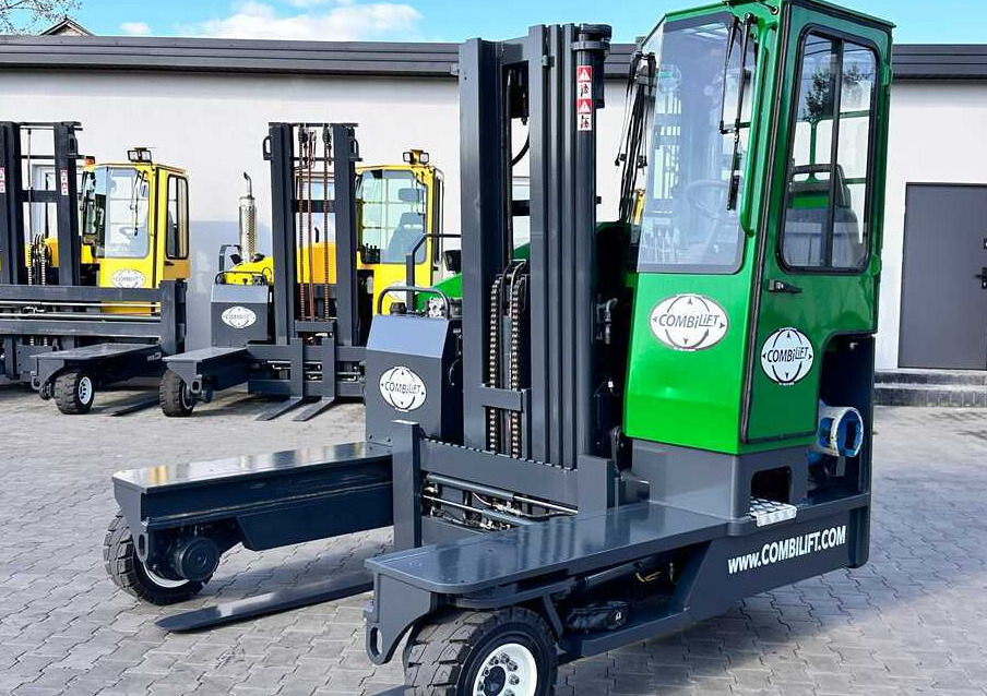 Combilift C4000 / TRIPLEX / 4900MM / GAS / FREE LIFT / FORK SIDE SHIFT / LIKE NEW - משאית הגעה ב-4 דרכים: תמונה 3 Combilift C4000 / TRIPLEX / 4900MM / GAS / FREE LIFT / FORK SIDE SHIFT / LIKE NEW - משאית הגעה ב-4 דרכים: תמונה 3