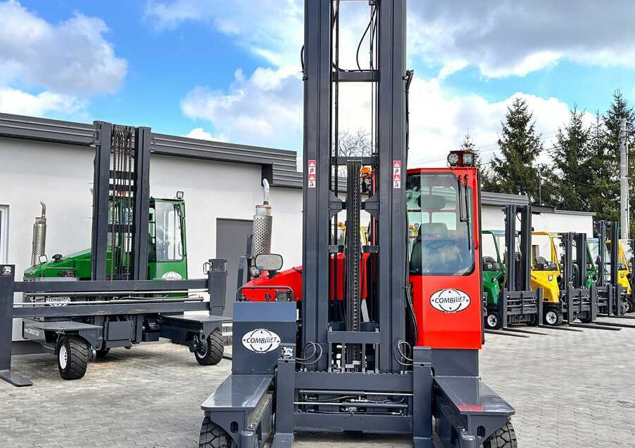 Combilift C4000 / TRIPLEX / 9300MM / FREE LIFT / FORK POSITIONER / GAS / CABIN / LIKE NEW - משאית הגעה ב-4 דרכים: תמונה 5 Combilift C4000 / TRIPLEX / 9300MM / FREE LIFT / FORK POSITIONER / GAS / CABIN / LIKE NEW - משאית הגעה ב-4 דרכים: תמונה 5