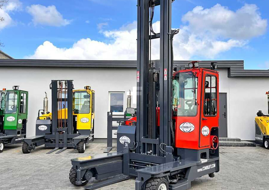 Combilift C4000 / TRIPLEX / 9300MM / FREE LIFT / FORK POSITIONER / GAS / CABIN / LIKE NEW - משאית הגעה ב-4 דרכים: תמונה 4 Combilift C4000 / TRIPLEX / 9300MM / FREE LIFT / FORK POSITIONER / GAS / CABIN / LIKE NEW - משאית הגעה ב-4 דרכים: תמונה 4