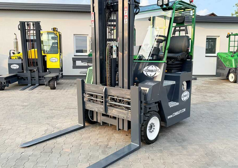 Combilift C4000CB / TRIPLEX - 5200MM / LPG / FREE LIFT / FORK POSITIONER / FORK SIDESHIFT / HEIGHT 2450MM / LIKE NEW - משאית הגעה ב-4 דרכים: תמונה 1 Combilift C4000CB / TRIPLEX - 5200MM / LPG / FREE LIFT / FORK POSITIONER / FORK SIDESHIFT / HEIGHT 2450MM / LIKE NEW - משאית הגעה ב-4 דרכים: תמונה 1