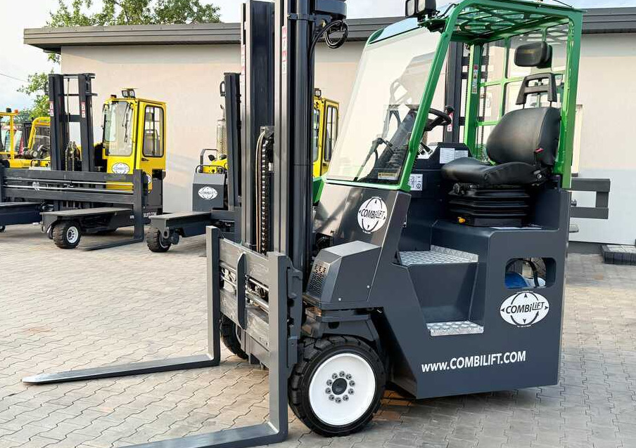 Combilift C4000CB / TRIPLEX - 5200MM / LPG / FREE LIFT / FORK POSITIONER / FORK SIDESHIFT / HEIGHT 2450MM / LIKE NEW - משאית הגעה ב-4 דרכים: תמונה 2 Combilift C4000CB / TRIPLEX - 5200MM / LPG / FREE LIFT / FORK POSITIONER / FORK SIDESHIFT / HEIGHT 2450MM / LIKE NEW - משאית הגעה ב-4 דרכים: תמונה 2