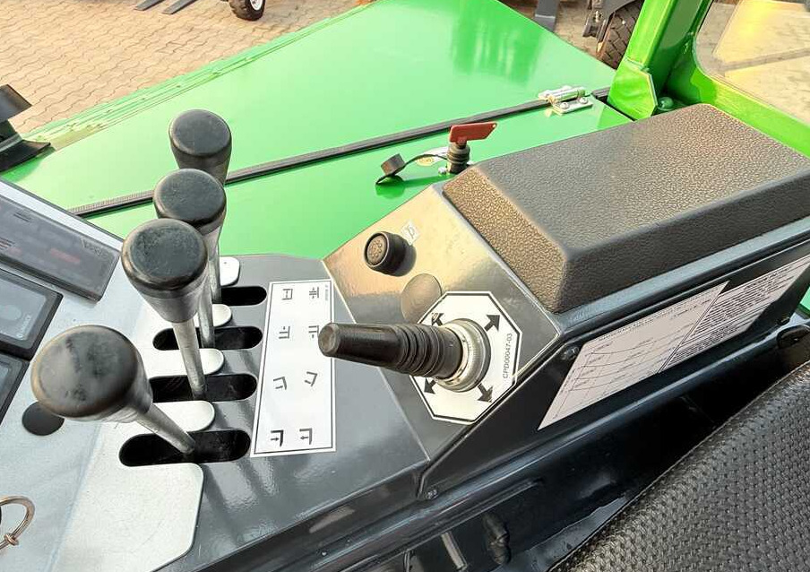 הַחכָּרָה  Combilift C4000CB / TRIPLEX - 5200MM / LPG / FREE LIFT / FORK POSITIONER / FORK SIDESHIFT / HEIGHT 2450MM / LIKE NEW Combilift C4000CB / TRIPLEX - 5200MM / LPG / FREE LIFT / FORK POSITIONER / FORK SIDESHIFT / HEIGHT 2450MM / LIKE NEW: תמונה 16