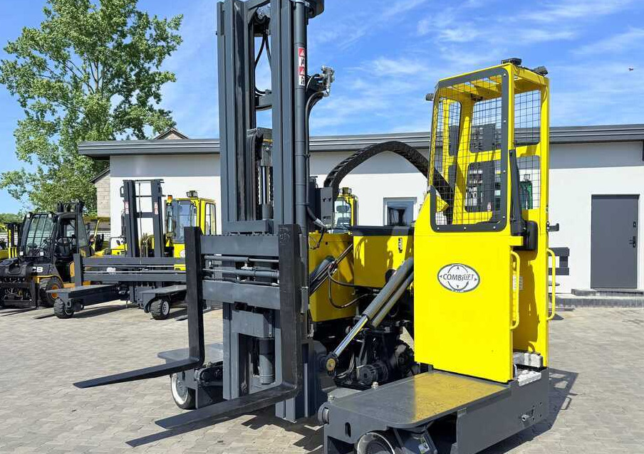 Combilift C4000STE / TRIPLEX / 6850MM / FREE LIFT / ONLY 1,348 HOURS / FORK SIDESHIFT / EXCELLENT CONDITION - משאית הגעה ב-4 דרכים: תמונה 1 Combilift C4000STE / TRIPLEX / 6850MM / FREE LIFT / ONLY 1,348 HOURS / FORK SIDESHIFT / EXCELLENT CONDITION - משאית הגעה ב-4 דרכים: תמונה 1