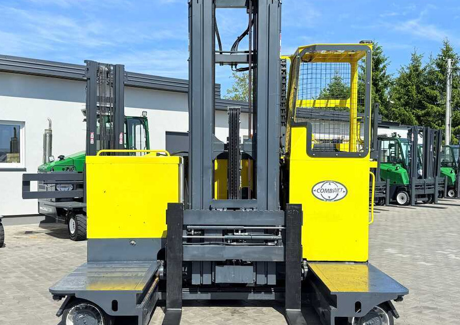 Combilift C4000STE / TRIPLEX / 6850MM / FREE LIFT / ONLY 1,348 HOURS / FORK SIDESHIFT / EXCELLENT CONDITION - משאית הגעה ב-4 דרכים: תמונה 2 Combilift C4000STE / TRIPLEX / 6850MM / FREE LIFT / ONLY 1,348 HOURS / FORK SIDESHIFT / EXCELLENT CONDITION - משאית הגעה ב-4 דרכים: תמונה 2