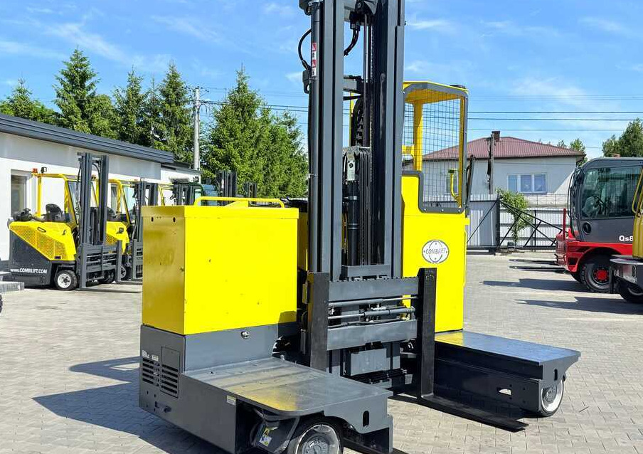 Combilift C4000STE / TRIPLEX / 6850MM / FREE LIFT / ONLY 1,348 HOURS / FORK SIDESHIFT / EXCELLENT CONDITION - משאית הגעה ב-4 דרכים: תמונה 3 Combilift C4000STE / TRIPLEX / 6850MM / FREE LIFT / ONLY 1,348 HOURS / FORK SIDESHIFT / EXCELLENT CONDITION - משאית הגעה ב-4 דרכים: תמונה 3