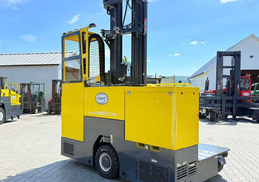 Combilift C4000STE / TRIPLEX / 6850MM / FREE LIFT / ONLY 1,348 HOURS / FORK SIDESHIFT / EXCELLENT CONDITION - משאית הגעה ב-4 דרכים: תמונה 5 Combilift C4000STE / TRIPLEX / 6850MM / FREE LIFT / ONLY 1,348 HOURS / FORK SIDESHIFT / EXCELLENT CONDITION - משאית הגעה ב-4 דרכים: תמונה 5