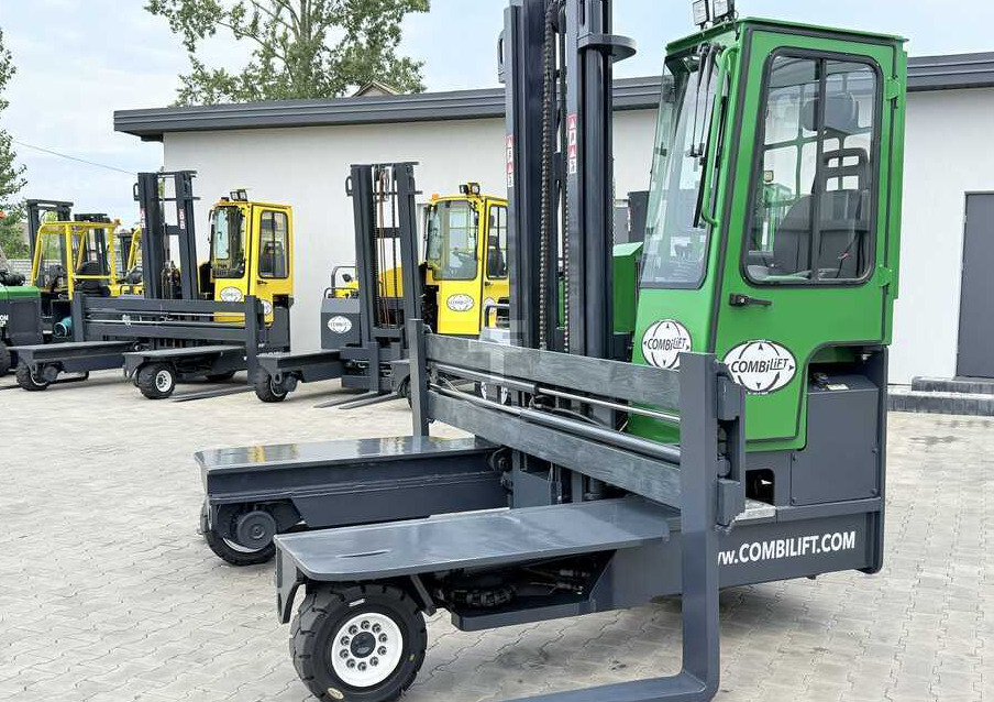 Combilift C4500 / DIESEL / DUPLEX 4000MM / WIDE FORK POSITIONER / HEATING / FULL CABIN / EXCELLENT CONDITION / A wide range of four-way and side loaders tailored to diverse needs and applications. - משאית הגעה ב-4 דרכים: תמונה 4 Combilift C4500 / DIESEL / DUPLEX 4000MM / WIDE FORK POSITIONER / HEATING / FULL CABIN / EXCELLENT CONDITION / A wide range of four-way and side loaders tailored to diverse needs and applications. - משאית הגעה ב-4 דרכים: תמונה 4