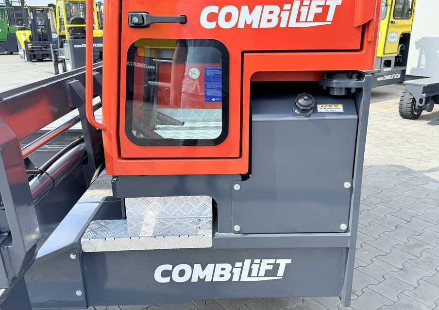 Combilift C4500 / DIESEL / TRIPLEX - 6420MM / FREE-LIFT / WIDE FORK POSITIONER - משאית הגעה ב-4 דרכים: תמונה 3 Combilift C4500 / DIESEL / TRIPLEX - 6420MM / FREE-LIFT / WIDE FORK POSITIONER - משאית הגעה ב-4 דרכים: תמונה 3
