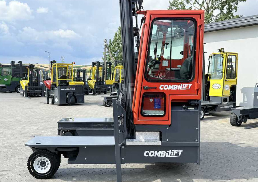 Combilift C4500 / DIESEL / TRIPLEX - 6420MM / FREE-LIFT / WIDE FORK POSITIONER - משאית הגעה ב-4 דרכים: תמונה 2 Combilift C4500 / DIESEL / TRIPLEX - 6420MM / FREE-LIFT / WIDE FORK POSITIONER - משאית הגעה ב-4 דרכים: תמונה 2