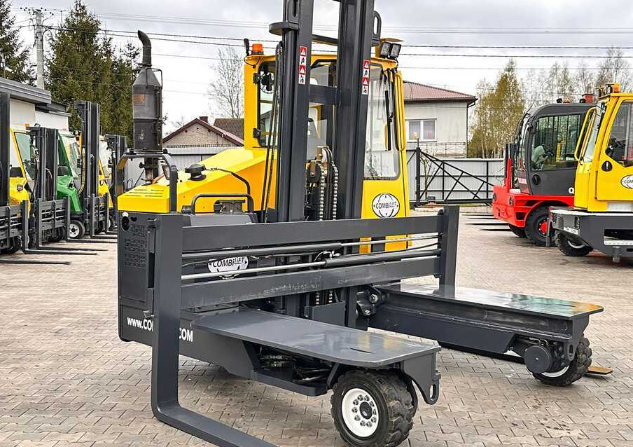 Combilift C4500 / DUPLEX / 4050MM / DIESEL / WIDE POSITIONER / FREE LIFT / SIDESHIFT / LIKE NEW - משאית הגעה ב-4 דרכים: תמונה 5 Combilift C4500 / DUPLEX / 4050MM / DIESEL / WIDE POSITIONER / FREE LIFT / SIDESHIFT / LIKE NEW - משאית הגעה ב-4 דרכים: תמונה 5
